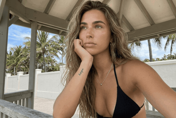 Image d'une jeune femme générée par IA